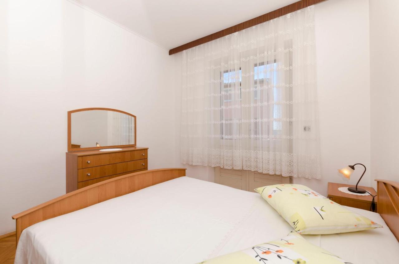 Apartment Eva P. Primošten Eksteriør bilde