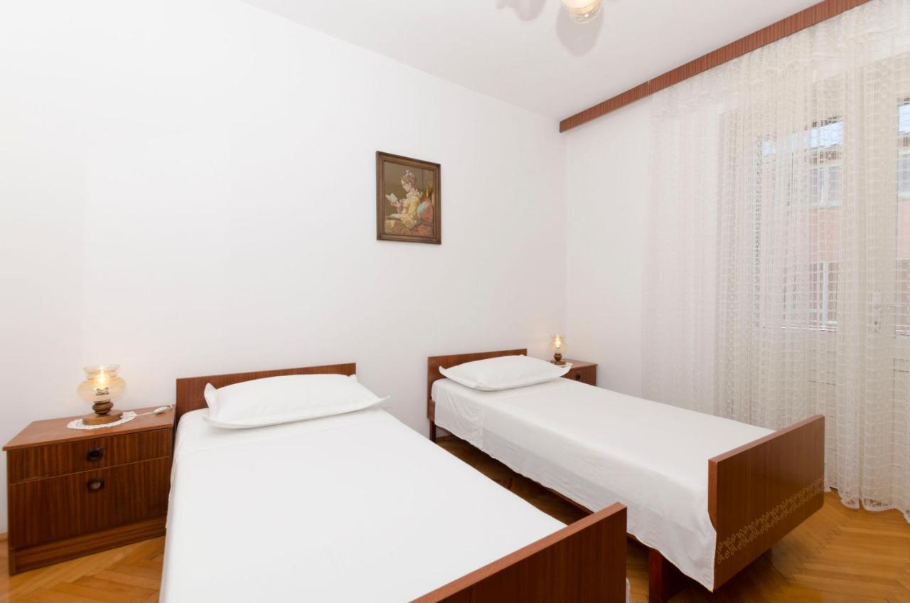 Apartment Eva P. Primošten Eksteriør bilde