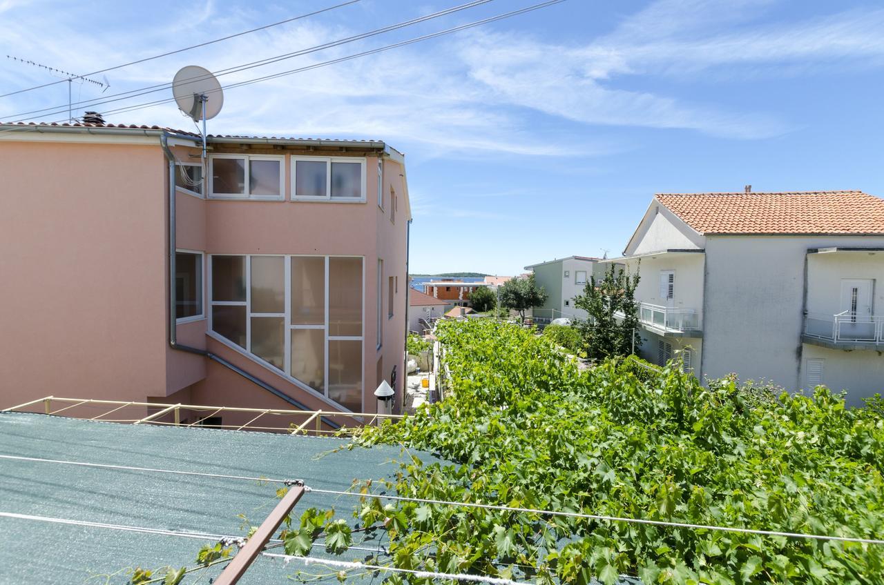 Apartment Eva P. Primošten Eksteriør bilde